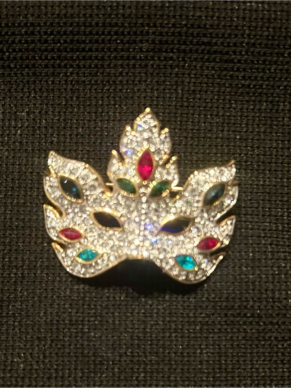 Swarovski Crystal Masquerade Mask Brooch with Multicolor Accents - Picture 4 of 5